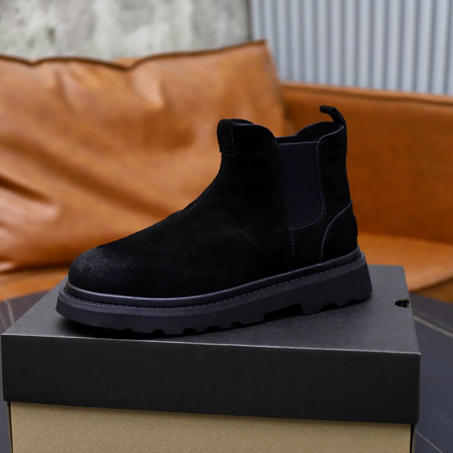 Ex-factory price: 640💰Thick wool imported from Australia Brand: UGG genuine purchasing agent Size: 39-45 Grade: Official website 1:1 Material: First layer of genuine leather waterproof and antifreeze upper Real wool lining Original non-slip soft wear-resistant outsole Style category: Men's casual shoes Trendy style Comfortable on the feet Color: Official website color synchronization